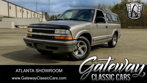 Used 2002 Chevrolet S10 Pickup LS w/ LS Preferred Equipment Group image 1