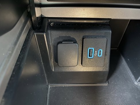Used 2020 Ford Explorer XLT w/ Equipment Group 202A image 22