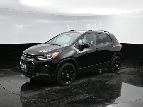 Used 2022 Chevrolet Trax LT w/ Midnight Edition image 3