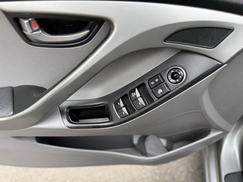 Used 2014 Hyundai Elantra SE image 14
