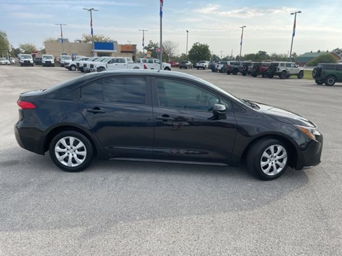 Used 2021 Toyota Corolla LE image 11