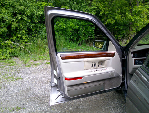 Used 1995 Cadillac De Ville Concours image 17