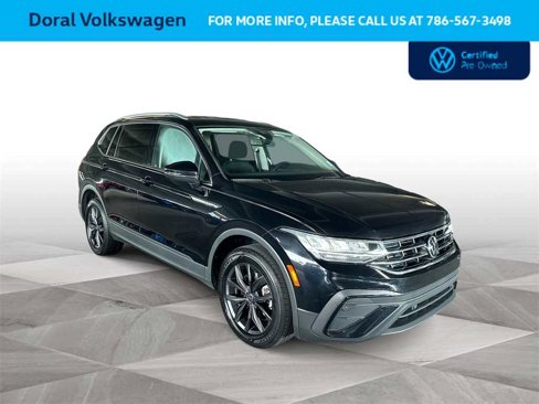 Used 2023 Volkswagen Tiguan SE image 2