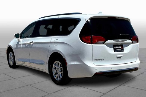 Used 2020 Chrysler Pacifica Touring-L image 10