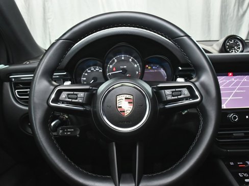 Used 2022 Porsche Macan image 31