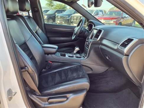 Used 2017 Jeep Grand Cherokee Altitude image 10