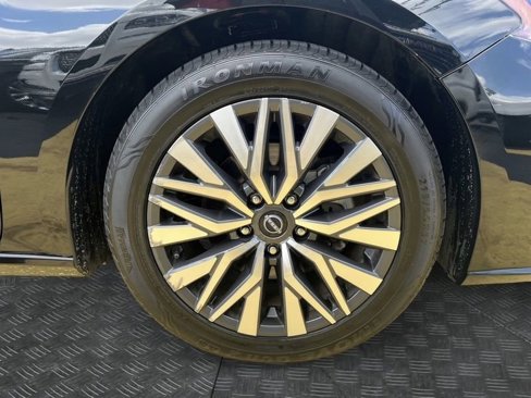Used 2023 Nissan Altima 2.5 SV image 9