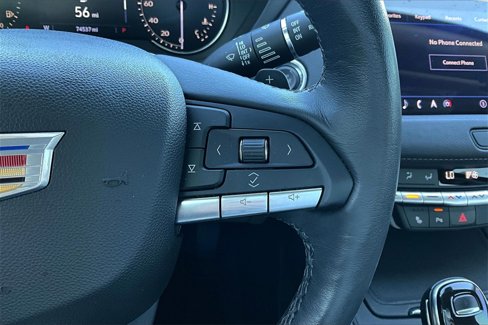Used 2020 Cadillac XT4 Luxury w/ Cold Weather Package image 21