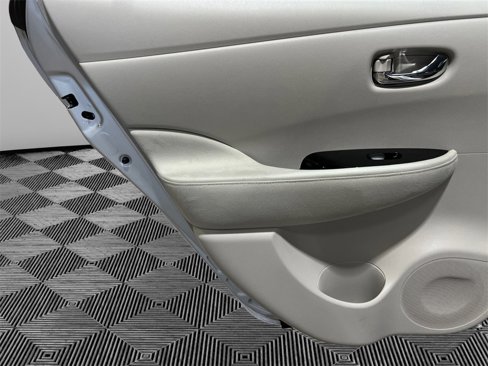 Used 2017 Nissan Leaf SV image 20
