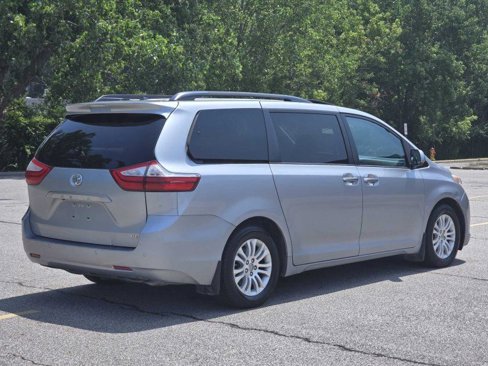 Used 2015 Toyota Sienna XLE Premium image 22