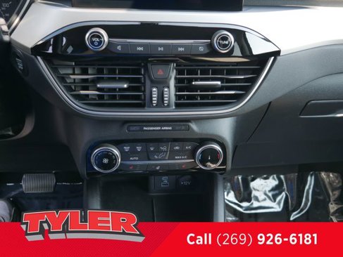 Used 2022 Ford Escape SE w/ Cold Weather Package image 30