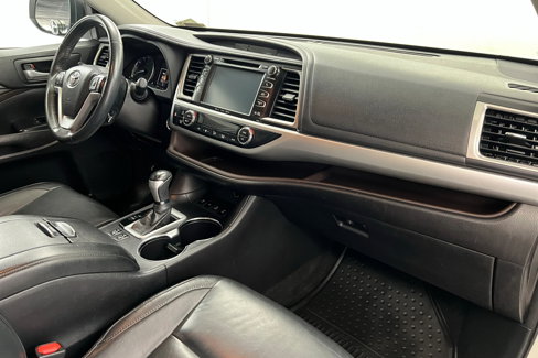 Used 2016 Toyota Highlander XLE image 25
