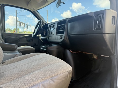 Used 2008 Chevrolet Express 2500 image 14