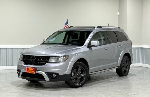 Used 2020 Dodge Journey Crossroad image 1