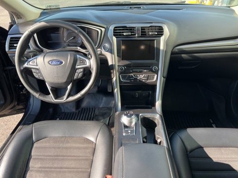 Used 2017 Ford Fusion SE w/ Equipment Group 201A image 5