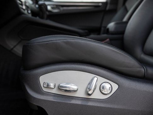 Used 2024 Porsche Macan image 22