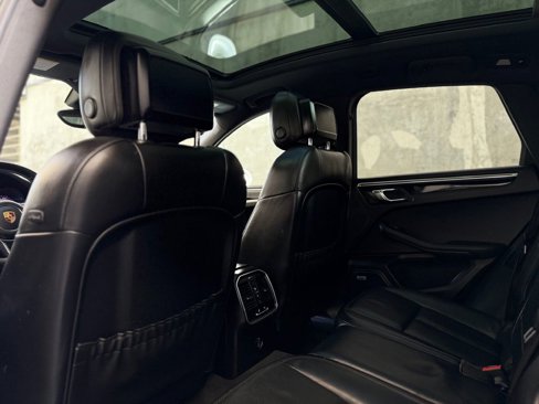 Used 2017 Porsche Macan S image 22