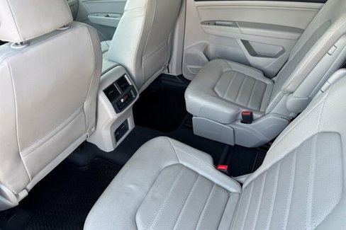 Used 2019 Volkswagen Atlas SEL Premium image 12