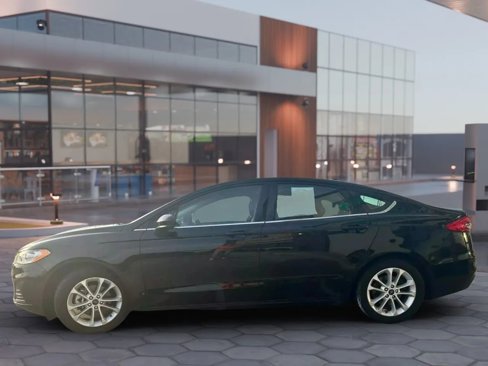 Used 2020 Ford Fusion SE image 3