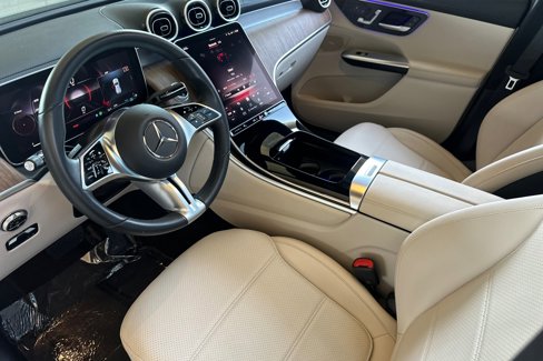 Used 2024 Mercedes-Benz GLC 300 4MATIC image 4