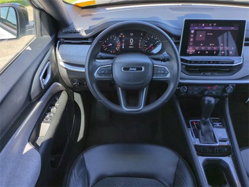 Used 2023 Jeep Compass Latitude image 16
