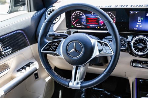 Used 2025 Mercedes-Benz GLA 250 4MATIC image 13