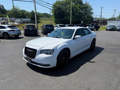 Used 2019 Chrysler 300 S image 3