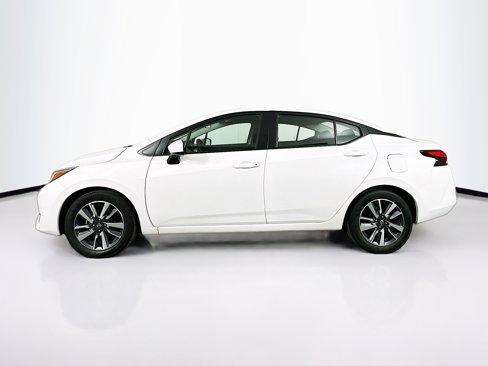 Used 2024 Nissan Versa SV image 4