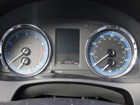 Used 2018 Toyota Corolla LE image 9
