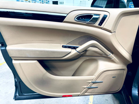 Used 2013 Porsche Cayenne image 28
