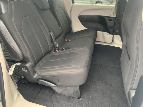 Used 2018 Chrysler Pacifica Touring Plus w/ Tire & Wheel Group image 12