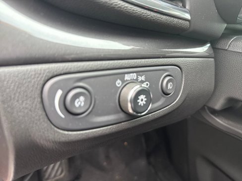 Used 2019 Buick Encore Essence image 15