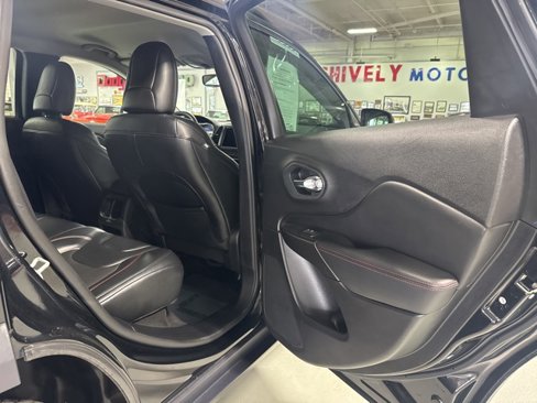 Used 2022 Jeep Cherokee Trailhawk w/ Comfort/Convenience Group image 37