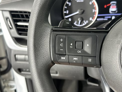 Used 2023 Nissan Rogue SV image 26
