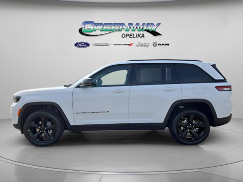 New 2025 Jeep Grand Cherokee Altitude image 4