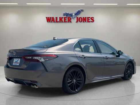 Used 2023 Toyota Camry XSE image 3
