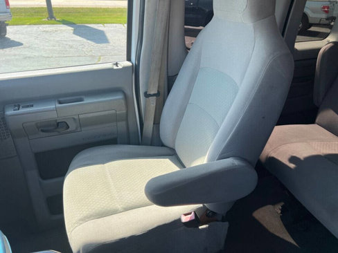 Used 2011 Ford E-350 and Econoline 350 XLT image 12