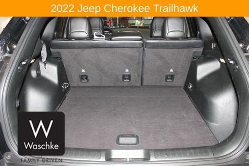 Used 2022 Jeep Cherokee Trailhawk image 18
