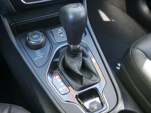 Used 2019 Jeep Cherokee Limited w/ Luxury Group image 17