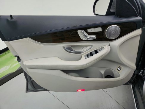 Used 2015 Mercedes-Benz C 300 4MATIC Sedan image 24