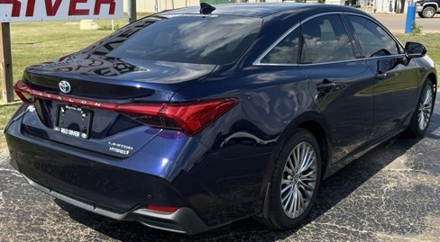 Used 2022 Toyota Avalon Limited image 8