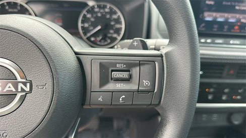 Used 2023 Nissan Rogue S image 19