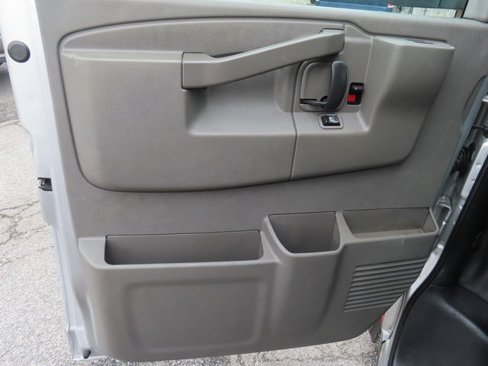Used 2017 Chevrolet Express 2500 image 21