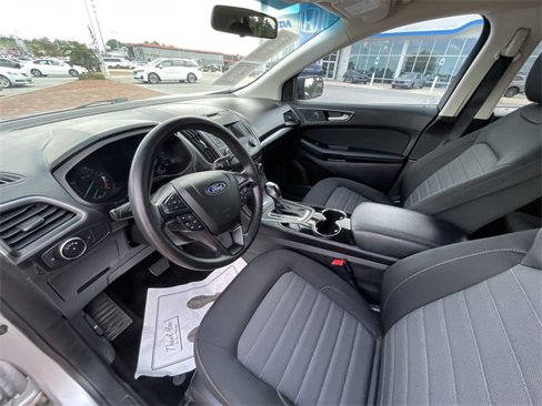 Used 2018 Ford Edge SE image 15
