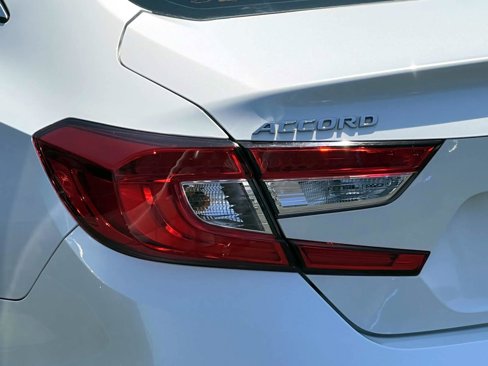 Certified 2018 Honda Accord Touring image 8