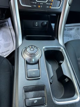 Used 2017 Ford Fusion SE w/ Fusion SE Technology Package image 36