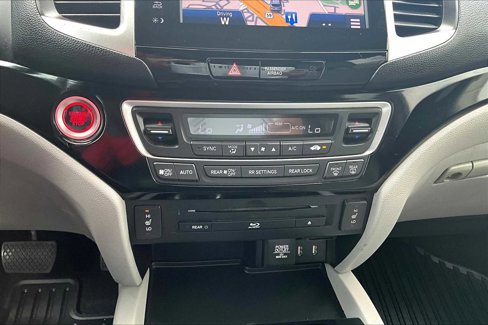 Used 2018 Honda Pilot Touring image 33