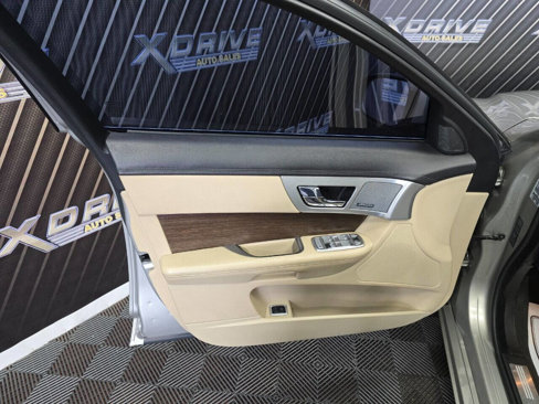 Used 2014 Jaguar XF 3.0 image 18