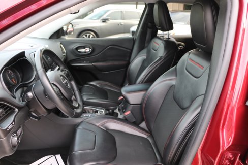 Used 2019 Jeep Cherokee Trailhawk image 24