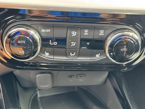 New 2025 Chevrolet Trax LT w/ Sunroof Package image 19